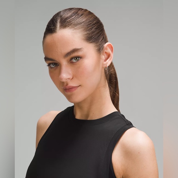 NWT Lululemon Ultralight Waist-Length Tank Top - Picture 4 of 5